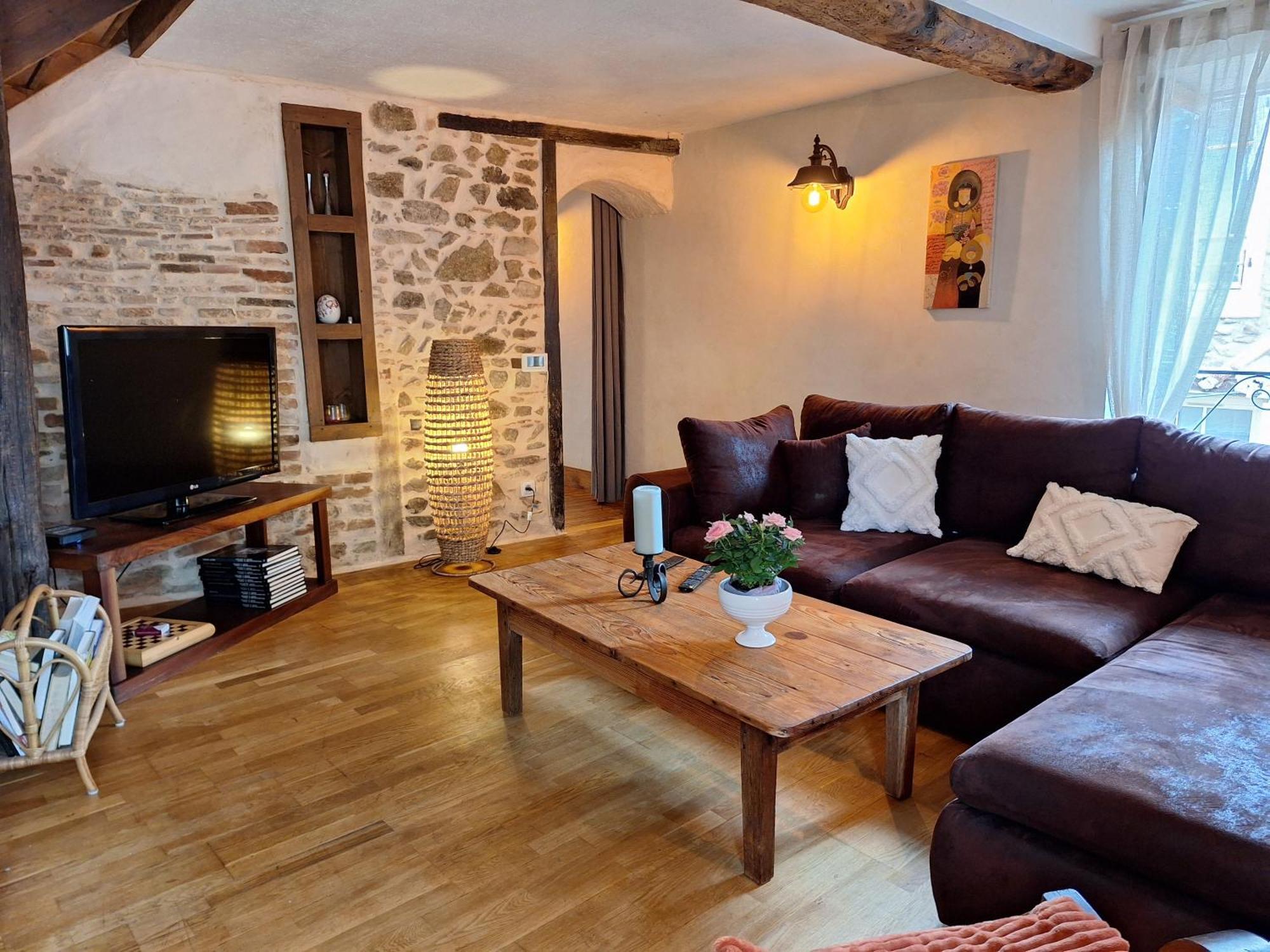 Maison De Village Medieval Surplombant Les Meandres De La Loire *